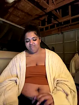 Snapshot of 1n0nlythroat chatting on 10/28/25, 03:43 1n0nlythroat online show from 10/28/25, 03:43