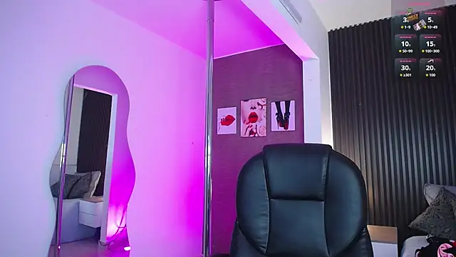 Snapshot of Dulcerose_01 chatting on 10/28/25, 05:11 Dulcerose 01 online show from 10/28/25, 05:11