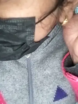 Snapshot of USER-MAYA chatting on 12/16/25, 07:13 USER-MAYA online show from 12/16/25, 07:13