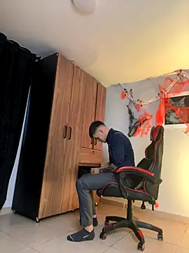 ALPHA DOMINUS  online show from 10/23/25, 04:23