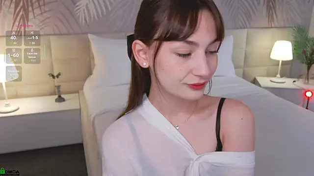 LolaPrise online show from 09/28/25, 01:33