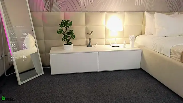 Snapshot of LolaPrise chatting on 12/03/25, 01:35 LolaPrise online show from 12/03/25, 01:35