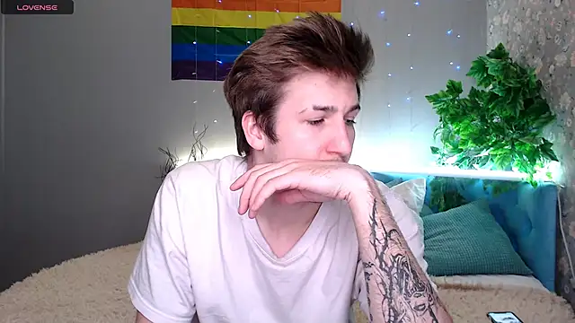 Snapshot of KiskaKurt chatting on 09/28/25, 12:05 KiskaKurt online show from 09/28/25, 12:05