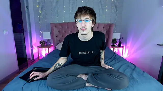 Snapshot of KiskaKurt chatting on 11/16/25, 03:34 KiskaKurt online show from 11/16/25, 03:34