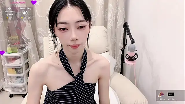 Snapshot of tuantuanle chatting on 06/09/26, 03:45 tuantuanle online show from 06/09/26, 03:45