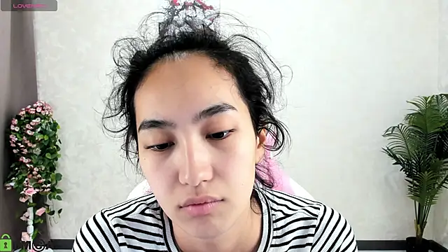 Snapshot of FlirtyAura chatting on 11/05/25, 01:49 FlirtyAura online show from 11/05/25, 01:49