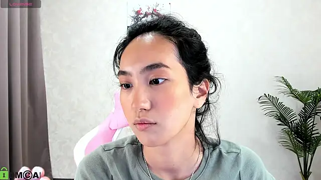 Snapshot of FlirtyAura chatting on 11/10/25, 03:16 FlirtyAura online show from 11/10/25, 03:16