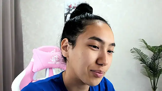 Snapshot of FlirtyAura chatting on 11/11/25, 02:55 FlirtyAura online show from 11/11/25, 02:55