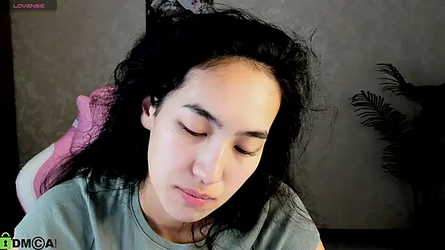 Snapshot of FlirtyAura chatting on 11/18/25, 12:49 FlirtyAura online show from 11/18/25, 12:49