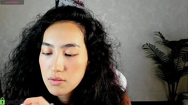 Snapshot of FlirtyAura chatting on 11/19/25, 02:55 FlirtyAura online show from 11/19/25, 02:55