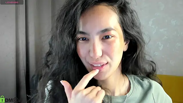 Snapshot of FlirtyAura chatting on 12/15/25, 03:44 FlirtyAura online show from 12/15/25, 03:44