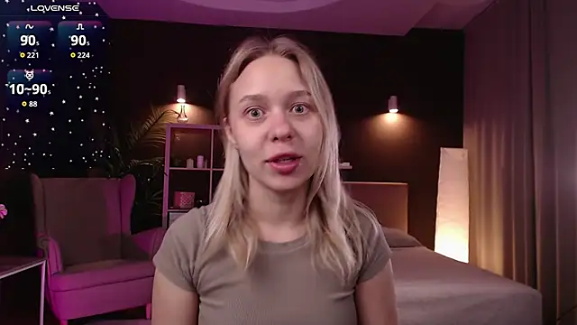 Snapshot of Pooja_Hegde chatting on 09/22/25, 01:07 Pooja Hegde online show from 09/22/25, 01:07