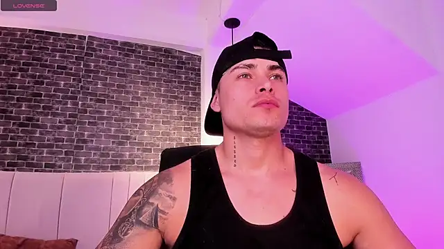 Snapshot of connorsmiith chatting on 03/27/26, 02:28 connorsmiith online show from 03/27/26, 02:28