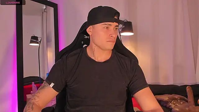 Snapshot of connorsmiith chatting on 06/17/26, 01:01 connorsmiith online show from 06/17/26, 01:01