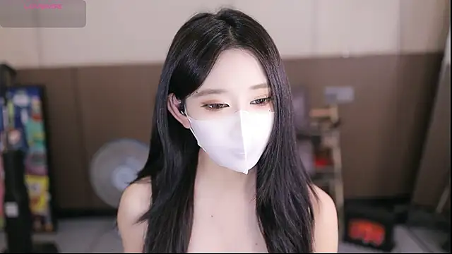 Snapshot of yaya_1888 chatting on 09/15/25, 01:44 yaya 1888 online show from 09/15/25, 01:44