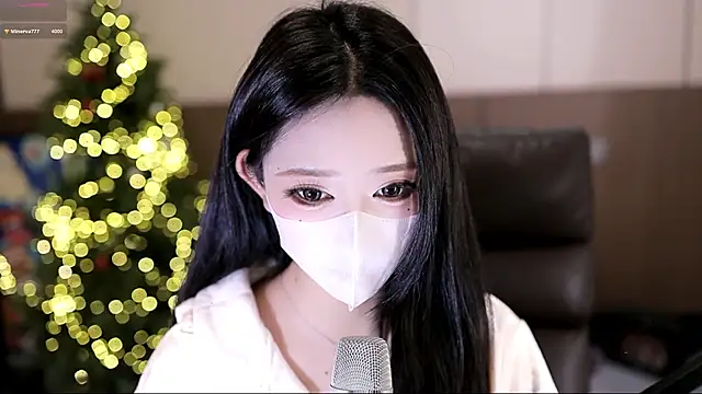 Snapshot of yaya_1888 chatting on 10/23/25, 12:48 yaya 1888 online show from 10/23/25, 12:48