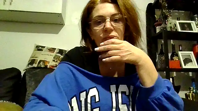 RubyyRosee online show from 12/15/25, 06:17