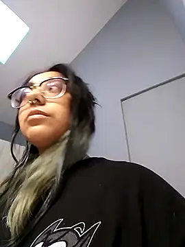 Snapshot of Lovelyrainn chatting on 09/10/25, 12:21 Lovelyrainn online show from 09/10/25, 12:21