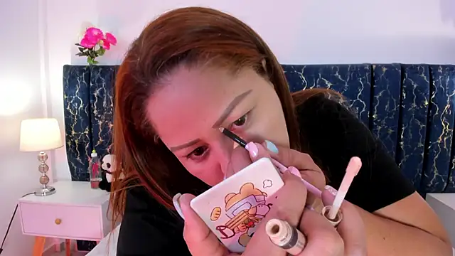 Snapshot of katte_landerr chatting on 05/16/26, 12:59 katte landerr online show from 05/16/26, 12:59
