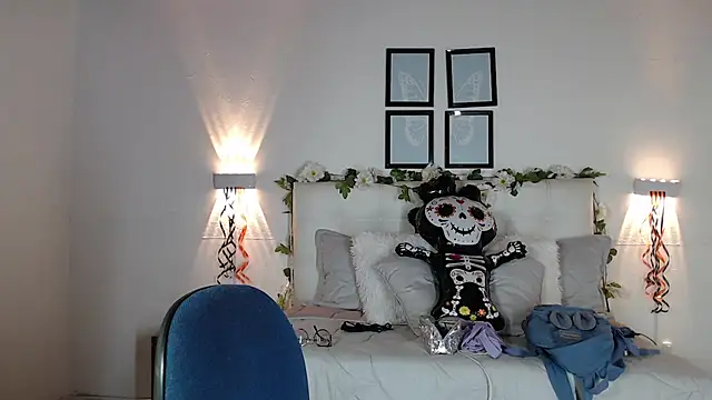 Megan 05  online show from 11/11/25, 06:30