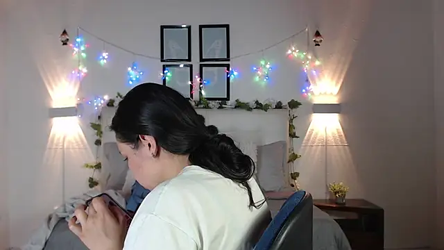 Megan 05  online show from 03/16/26, 06:34