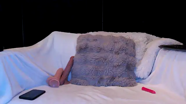 Zoe Fisher online show from 10/28/25, 07:05