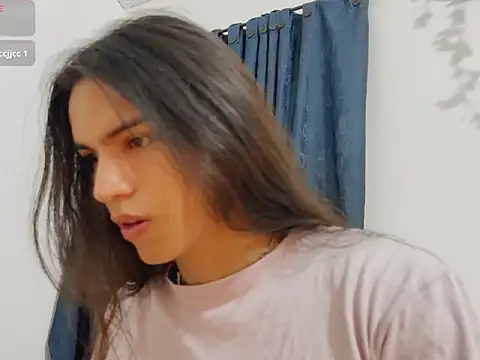 Snapshot of pyke_sm chatting on 10/14/25, 01:17 pyke sm online show from 10/14/25, 01:17