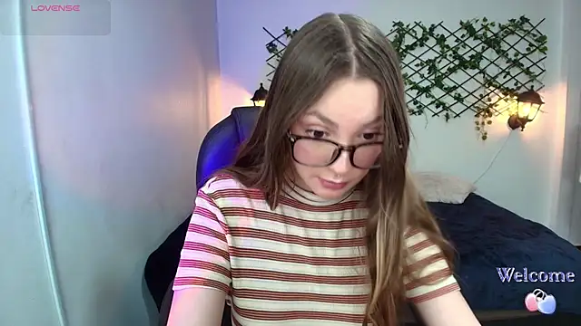Snapshot of velvet__moon chatting on 03/28/26, 01:27 velvet moon online show from 03/28/26, 01:27