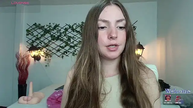 Snapshot of velvet__moon chatting on 04/24/26, 02:03 velvet moon online show from 04/24/26, 02:03