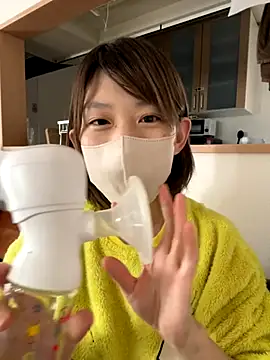 Snapshot of usako_2025 chatting on 10/29/25, 05:10 usako 2025 online show from 10/29/25, 05:10