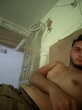 Snapshot of Hotguys111 chatting on 09/19/25, 06:04 Hotguys111 online show from 09/19/25, 06:04