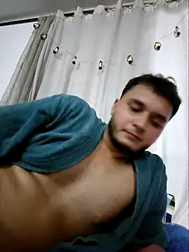 Snapshot of Hotguys111 chatting on 09/28/25, 09:14 Hotguys111 online show from 09/28/25, 09:14