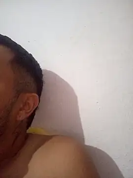 Snapshot of Hotguys111 chatting on 11/25/25, 05:29 Hotguys111 online show from 11/25/25, 05:29