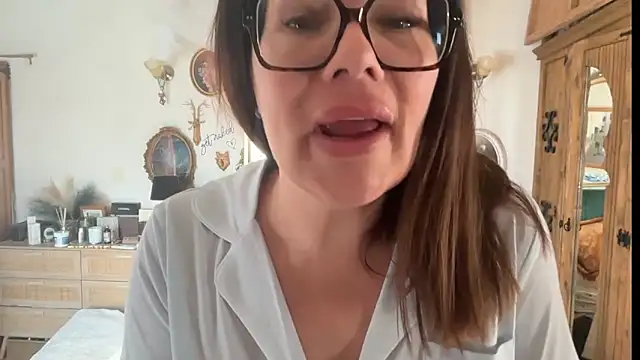 Snapshot of _Melia_ chatting on 06/01/26, 06:37 Melia online show from 06/01/26, 06:37