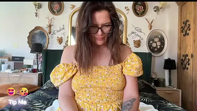 Snapshot of _Melia_ chatting on 06/17/26, 04:08 Melia online show from 06/17/26, 04:08