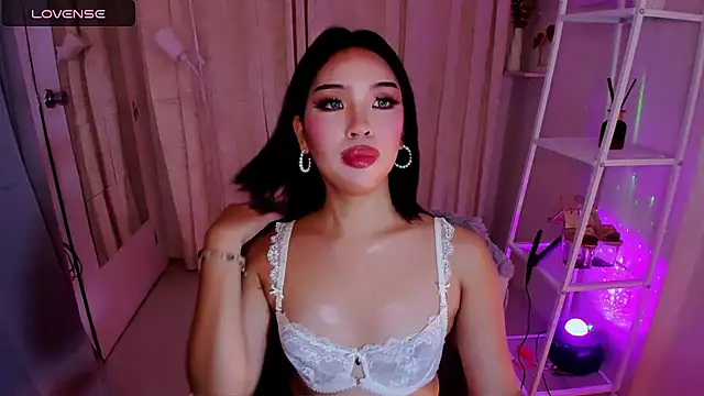 Snapshot of MS_LUNA chatting on 11/25/25, 08:31 MS LUNA online show from 11/25/25, 08:31