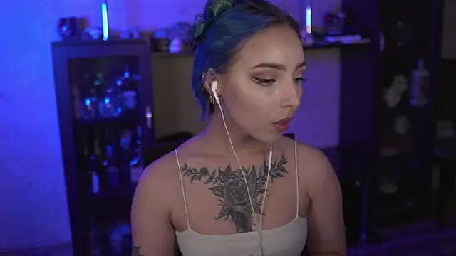 Snapshot of lis_silver chatting on 05/17/26, 04:25 lis silver online show from 05/17/26, 04:25