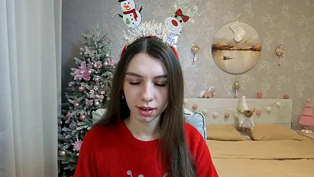 Snapshot of KellyShines chatting on 12/22/25, 03:31 KellyShines online show from 12/22/25, 03:31