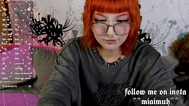 mia  yui online show from 10/02/25, 11:01