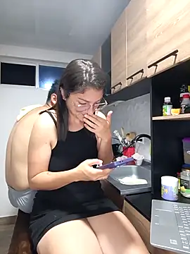 stivenlujan69 online show from 10/27/25, 01:42