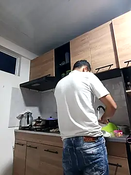 stivenlujan69 online show from 11/30/25, 01:31