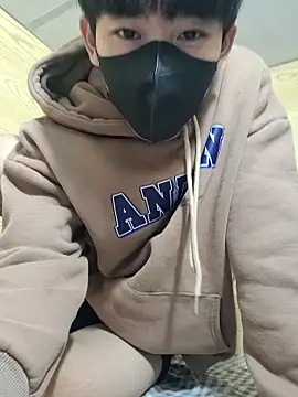 Snapshot of Minh chatting on 12/21/25, 04:14 Minh online show from 12/21/25, 04:14