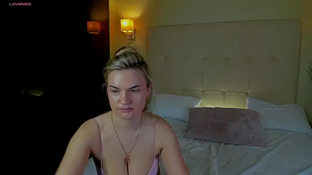 Marie Ellie online show from 12/03/25, 01:24