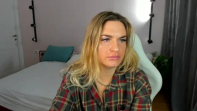 Marie Ellie online show from 03/23/26, 01:42