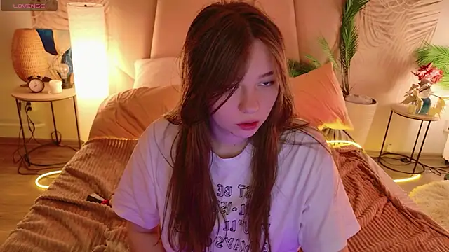 Snapshot of Moon__Bunny chatting on 04/10/26, 12:10 Moon Bunny online show from 04/10/26, 12:10
