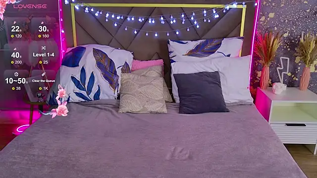 ViolaParkerss online show from 10/23/25, 05:18