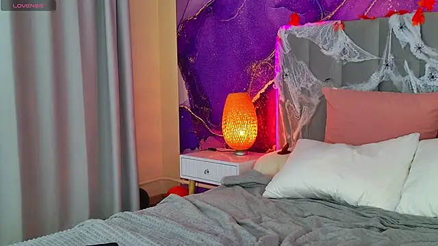 ViolaParkerss online show from 10/27/25, 05:33