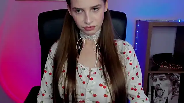 LuxMaya online show from 11/12/25, 07:42