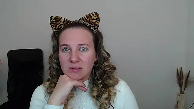 Snapshot of Darklure_ chatting on 10/14/25, 03:24 Darklure  online show from 10/14/25, 03:24