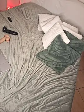 Snapshot of milfevapeccato chatting on 09/10/25, 02:39 milfevapeccato online show from 09/10/25, 02:39